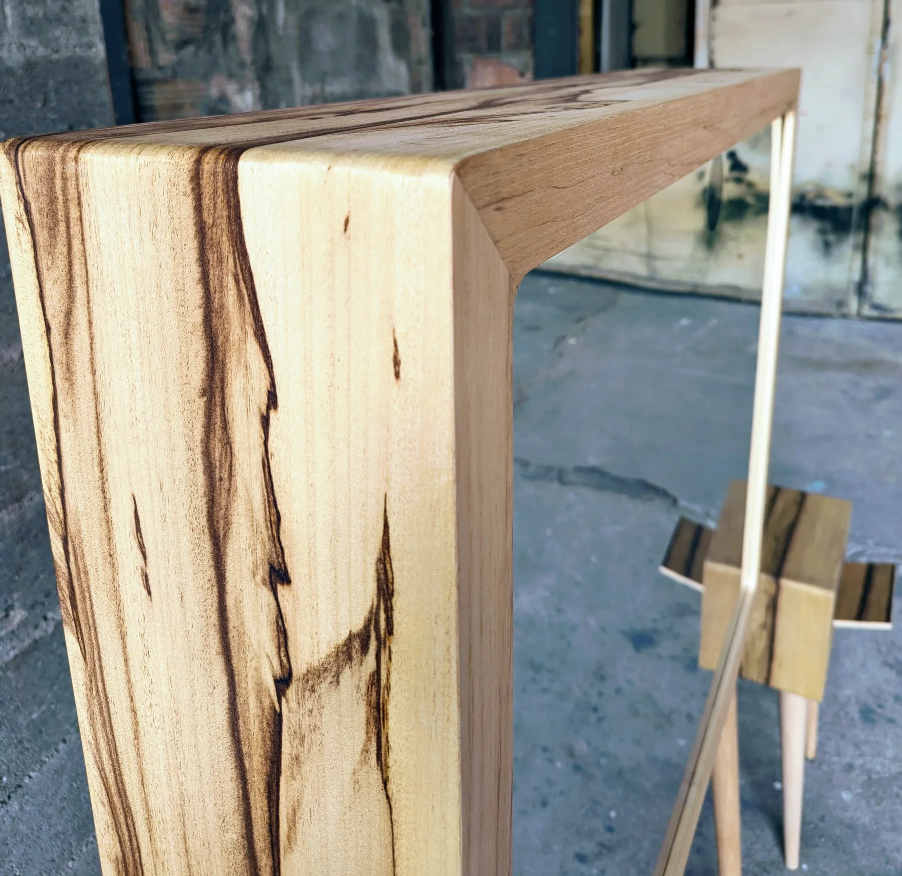 Console en bois massif et laiton, réalisation sur mesure